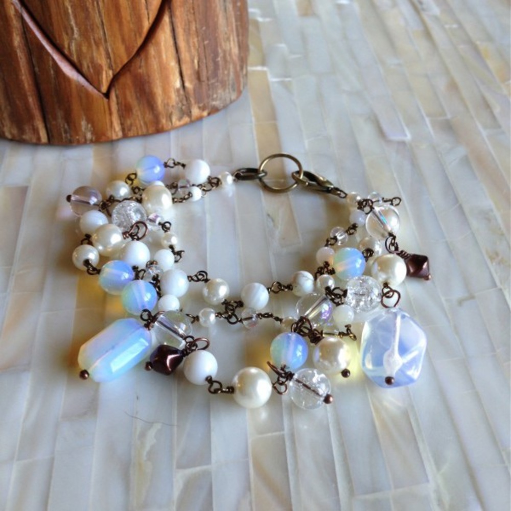 ISO white pearl mixed bead bracelet